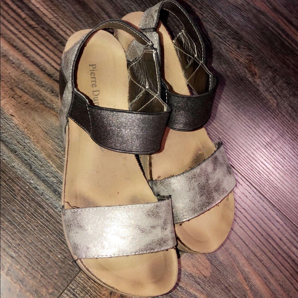 Pierre Dumas Hester wedges